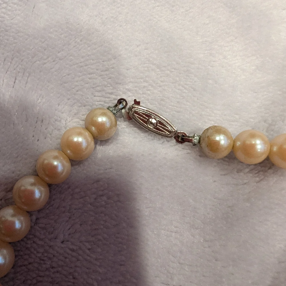 Beautiful Vintage Strand of Faux Pearls from Japan 16"/8" - Picture 5 of 7